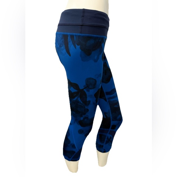 Lululemon Run Inspire Crop II Blue Watercolor Floral Print Leggings Size 8 - Picture 2 of 16